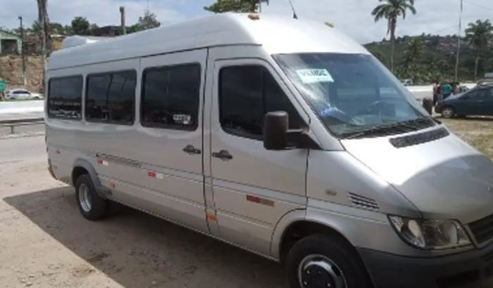 Ação entre amigos, van para a Igreja