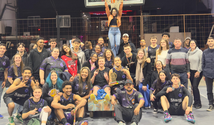 Ajuda para o sul-brasileiro de basquete-Saints Family