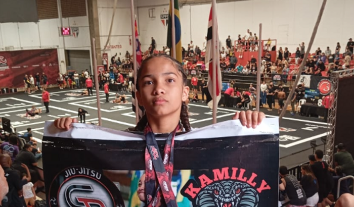 Ajude a kamilly a ir no campeonato.