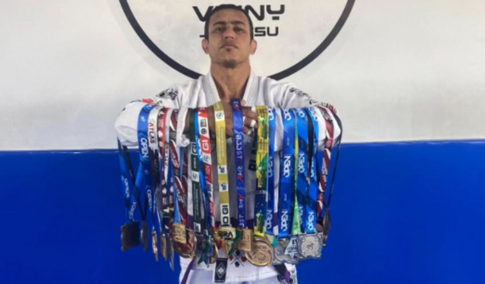 AJUDAR UM MULTICAMPEÃO MUNDIAL A REPRESENTAR O BRASIL NO CAMPEONATO EUROPEU...