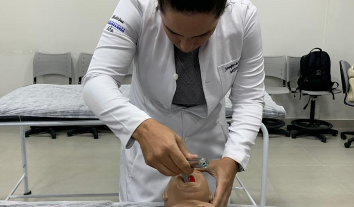 Ajude a Cíntia a Realizar o Sonho de ser Médica e Transformar Vidas