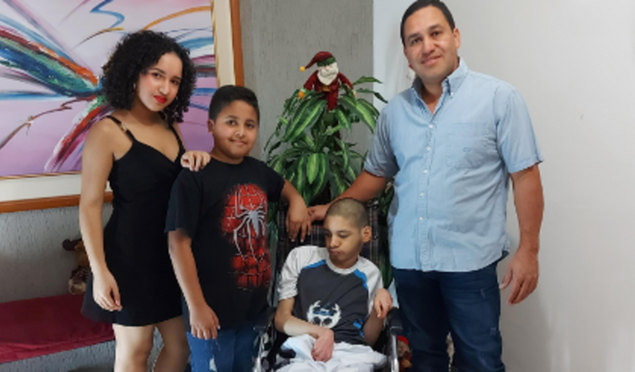 Ajude uma criança Venezuelana deficiente a encontrar sua família
