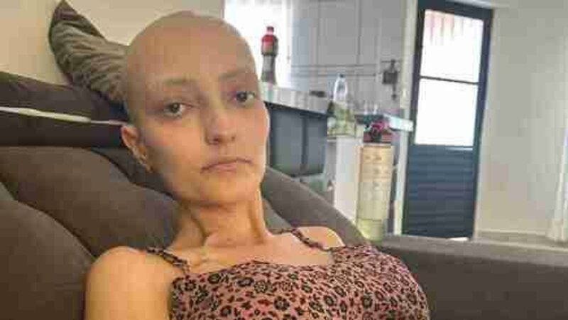 Ajude Carolina a acessar um novo tratamento com Células T para o câncer de mama.