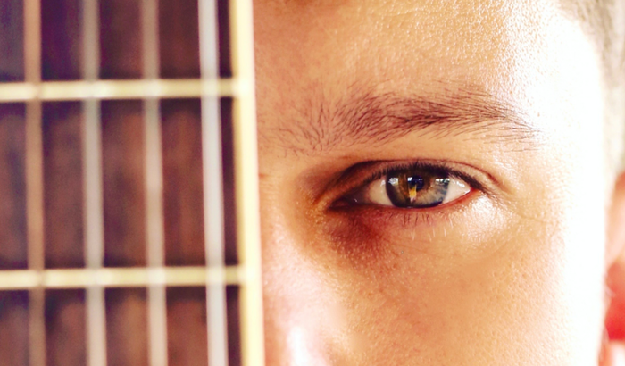 Produção de música com gravadora independente + custos da viagem.