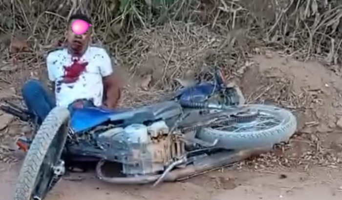 Pra ajuda meu irmão e cê machucou de moto