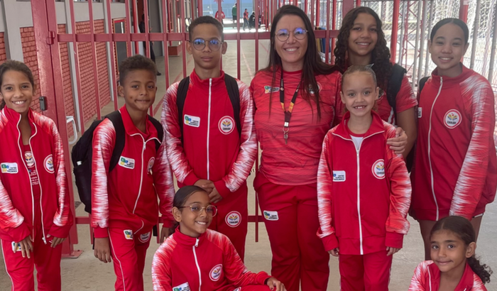 AJUDE OS ATLETAS DE SALTOS ORNAMENTAIS