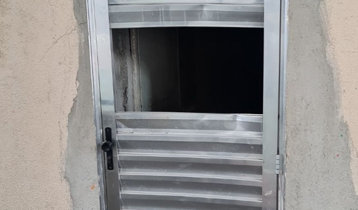 Vaquinha para o conserto da porta 