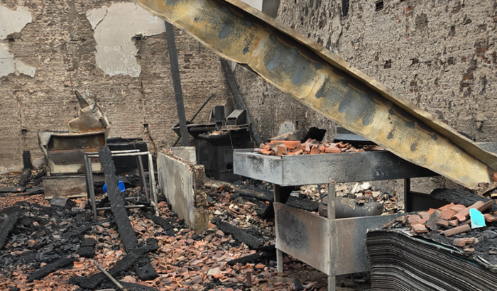 Incêndio consome fábrica de juntas em Sertãozinho, interior de São Paulo 