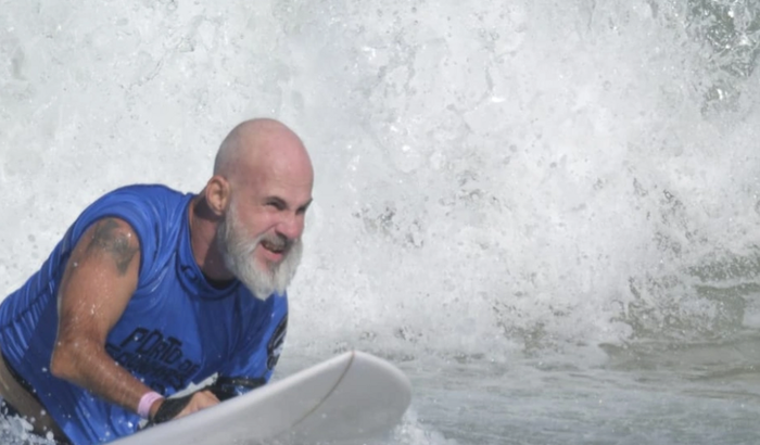 Ajuda para o Atleta do PARASURFE adaptado.