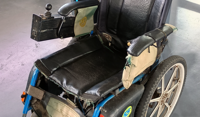 Arrecadação para uma nova cadeira de rodas para Ana Carla