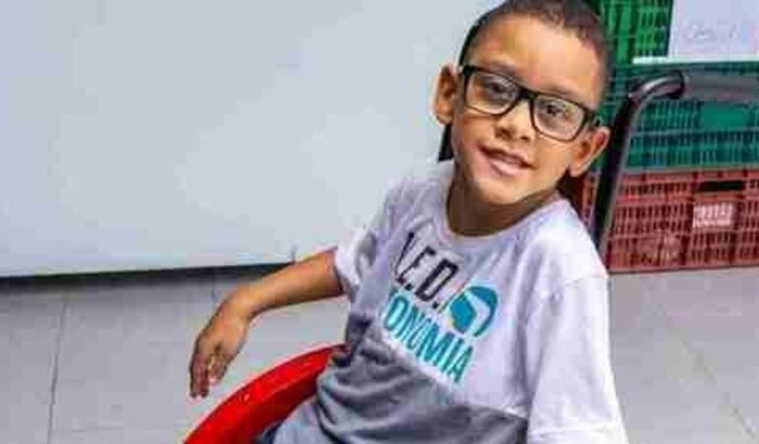 Ajudar na cadeira de roda e no parapodium