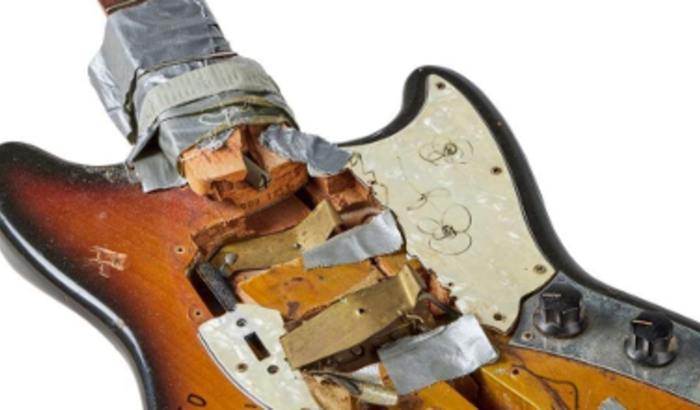 AJUDA O POBRE GUITARRISTA