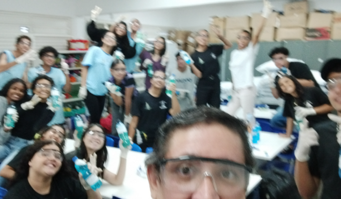 PROJETO FÁBRICA NA ESCOLA - PRODUÇÃO DE DESINFETANTE