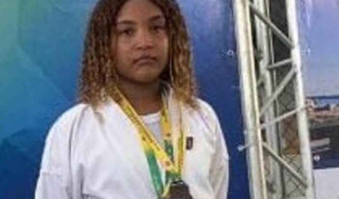 Me ajudem a conseguir a passagem da minha filha pra ela participar de um campeonato mundial de karatê 