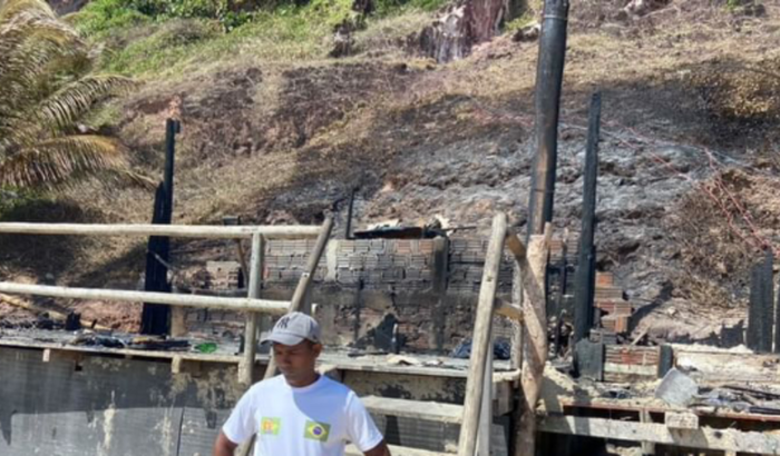 Ajuda a ailton da barraca