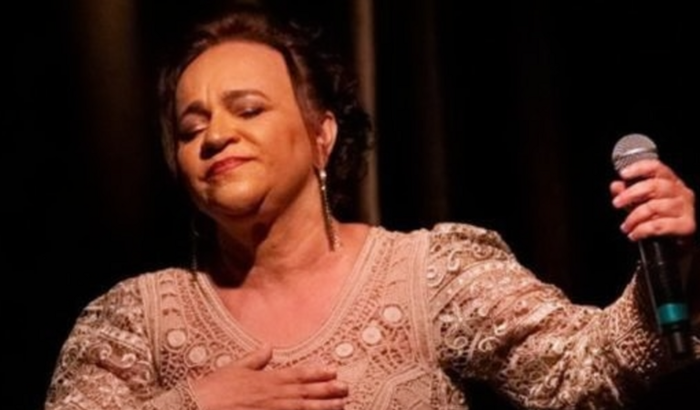 Amorosa - 4 décadas de música (Do Tropeiro até aqui)