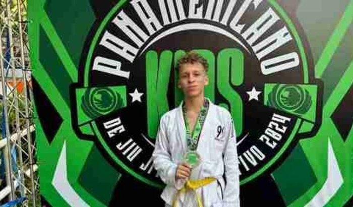 Me ajude com dinheiro para pagar os campeonatos de jiu-jitsu.