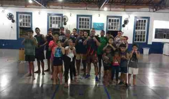 Tatames e material  para projeto semear muay thai