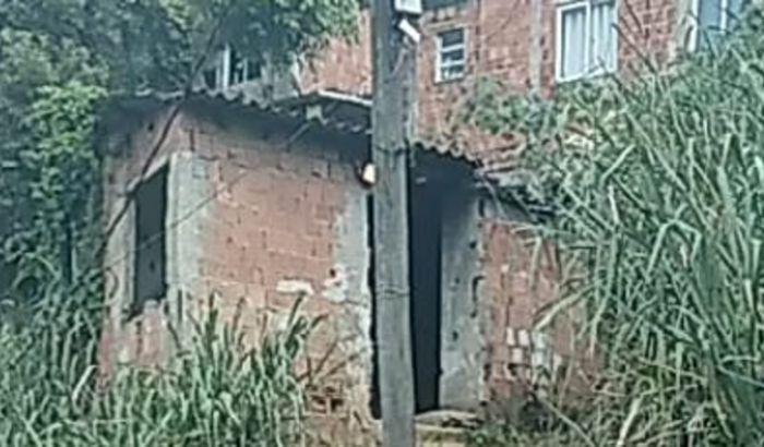 Então roubaram minha casa levaram tudo preciso de ajuda para ajeitar as coisas para mim voltar para minha cs com meus fi