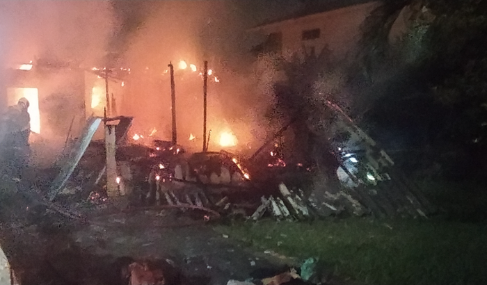 Praia do Santinho - incêndio destrói tudo que eu tinha