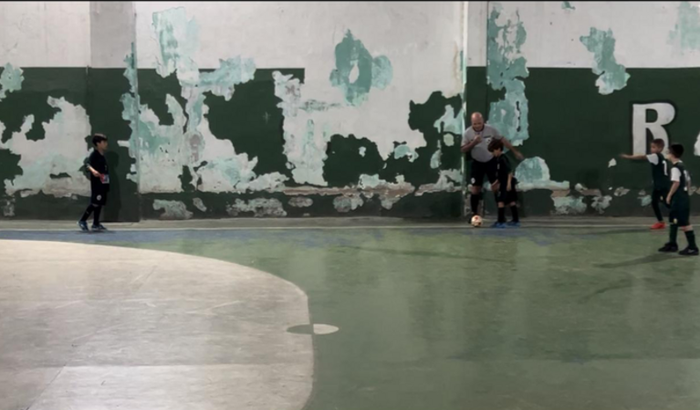 Ajuda para o futsal do Boqueirão do passeio 