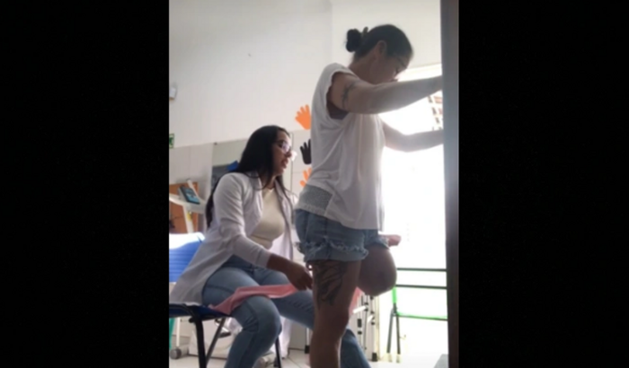 Ajude a Professora Maria Paula a conseguir a prótese de perna