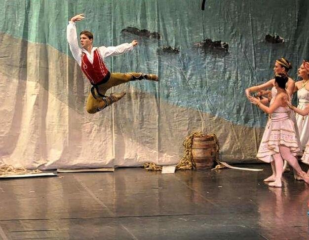 Ajude o Romulo a estudar no ballet de San Francisco,CA