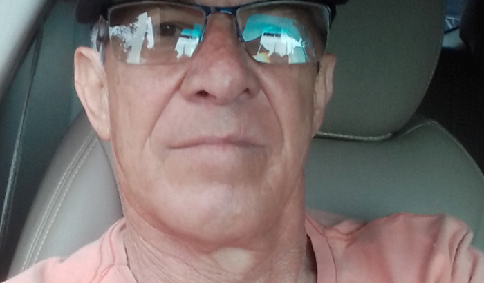 Ajudar a cuidar doa cães de rua e gatos comprando rações 