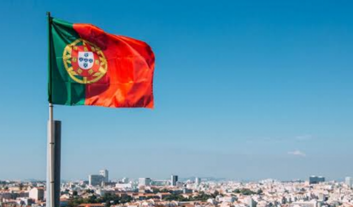 CAMILA - A PROFESSORA DO AMOR EM PORTUGAL