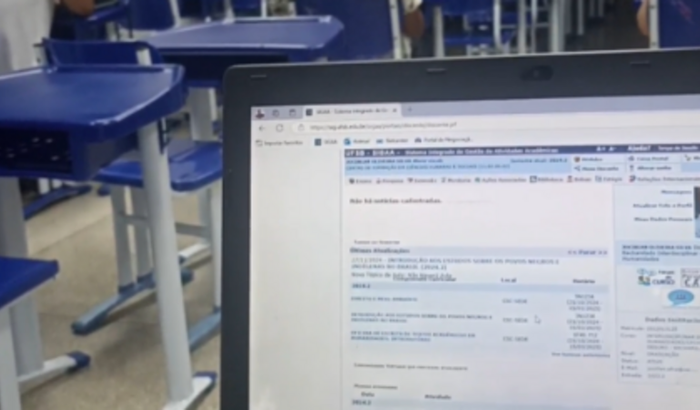 Notebook e Livros para os Estudos