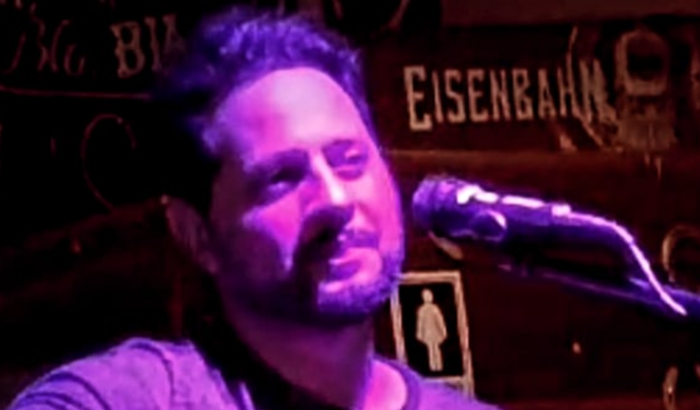 Adquirir equipamentos de som já que os mesmos foram roubados