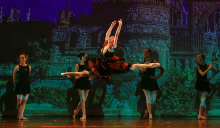 Bailarina rumo às finais do Valentina Koslova Ballet Competition em Nova Iorque