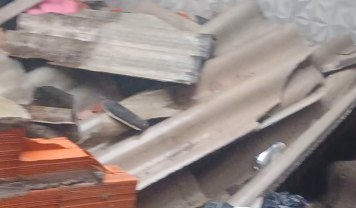 Reconstruir a casa, após a chuva e ventania perdeu tudo 
