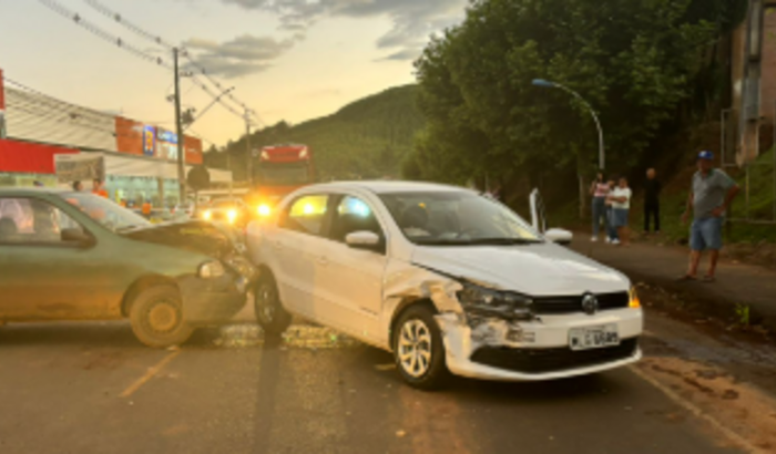 Acidente carro de serviço