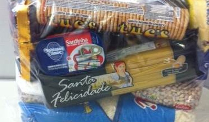 ENTREGA DE CESTAS BÁSICAS À FAMÍLIAS CARENTES
