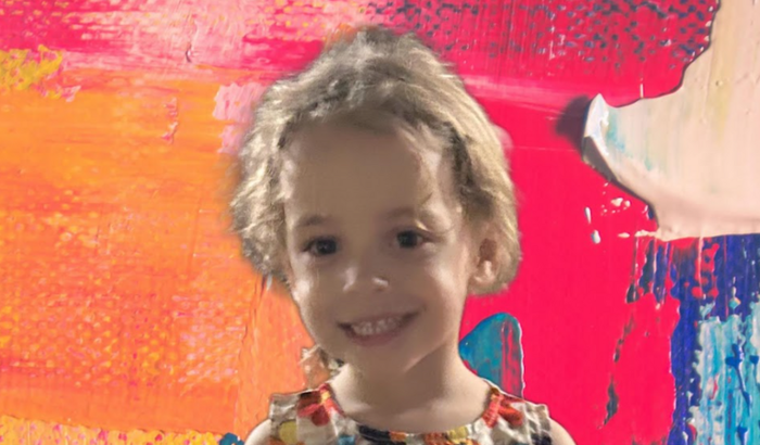 Mia faz 4 e doa a quem precisa