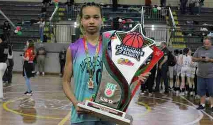 Apoie a Joana a viver a experiência do basquete na Espanha!