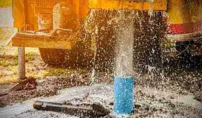 Escavação e perfuração de um Poço Artesiano