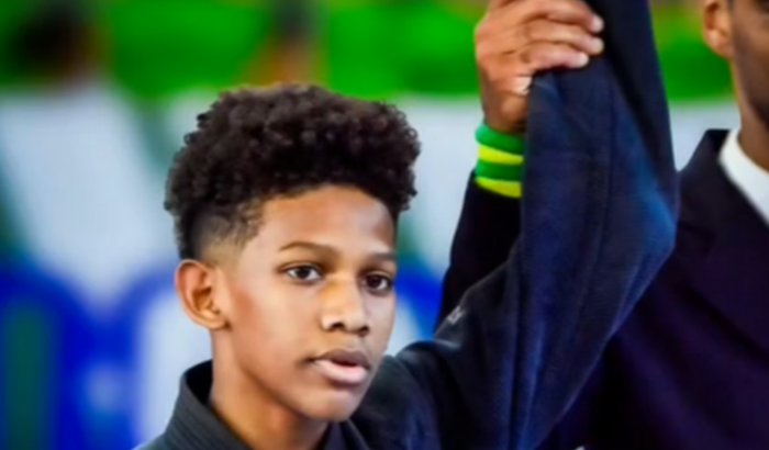 Ajudar DARLAN com material e uniforme escolar