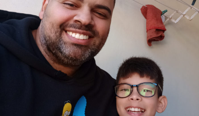 Livros didáticos e uniforme escolar para Caio