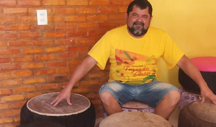 Recolher pneus descartados e Transformar em lixeiras ecológicas.