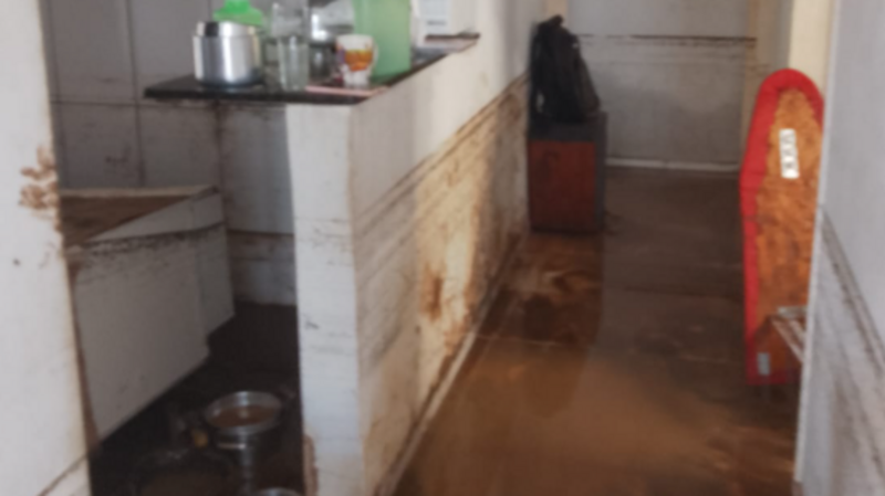 Casa invadida pelas chuvas em Picos 