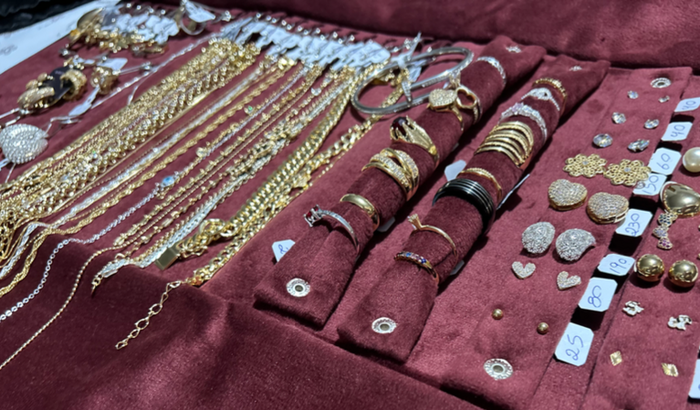 Vakinha para custear meu negócio próprio de venda de jóias 