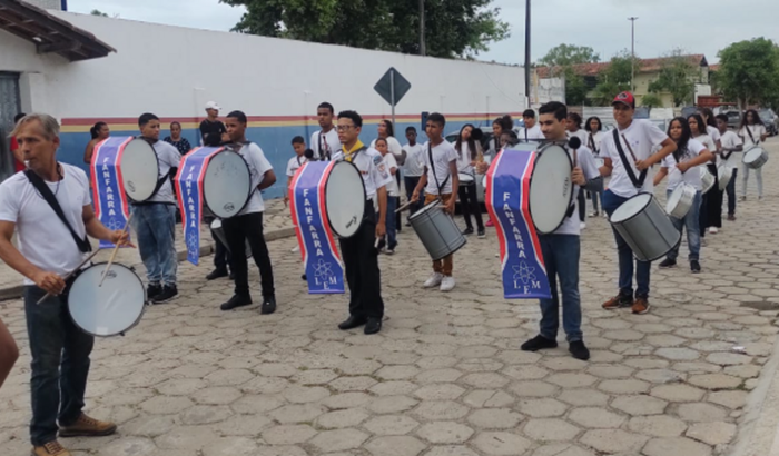 Ajudar crianças do projeto da fanfarra a ampliar seus horizontes através de uma viagem cultural.