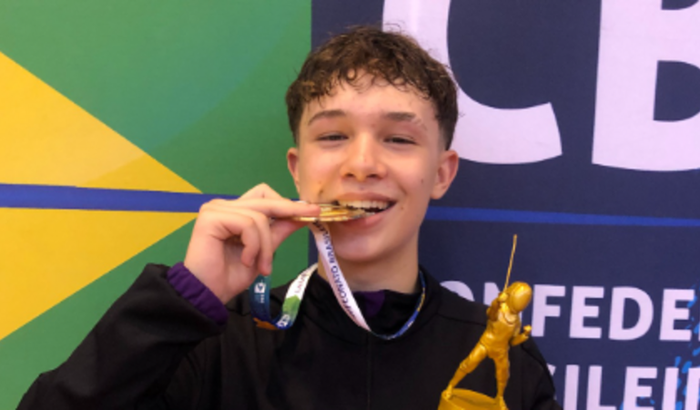 Mande o Samuel para o campeonato mundial de Esgrima na China!!!!