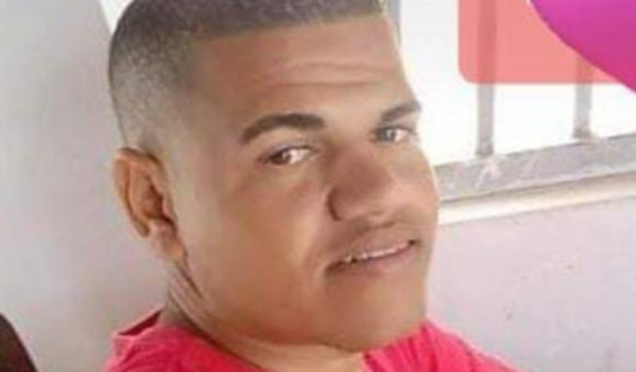 CIRURGIA EM OLHO DIREITO 