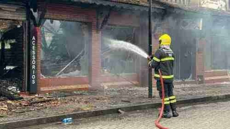 Reconstruir a loja vanilla atingida por um incêndio 