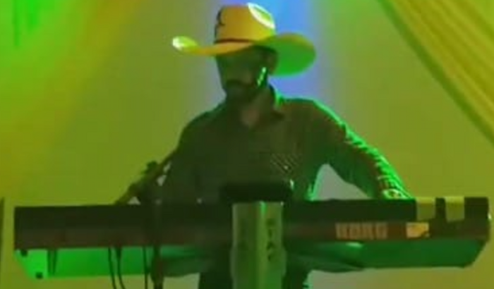 Ajudar meu amigo Leonel comprar um teclado