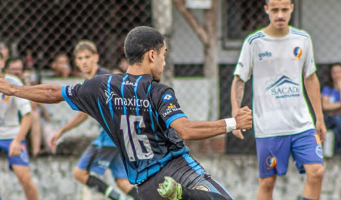 Ajuda para viagem pra jogar futebol 