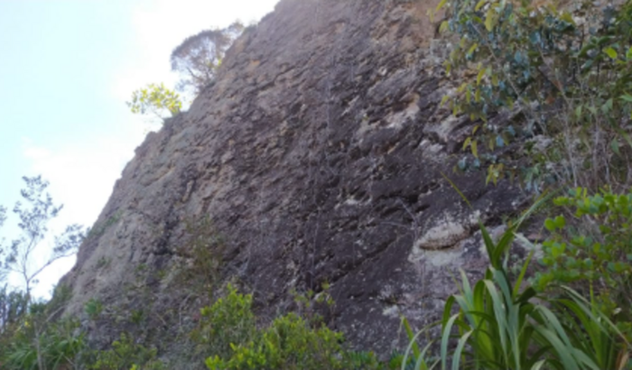 Abertura de um setor de escalada esportiva em Mucugê